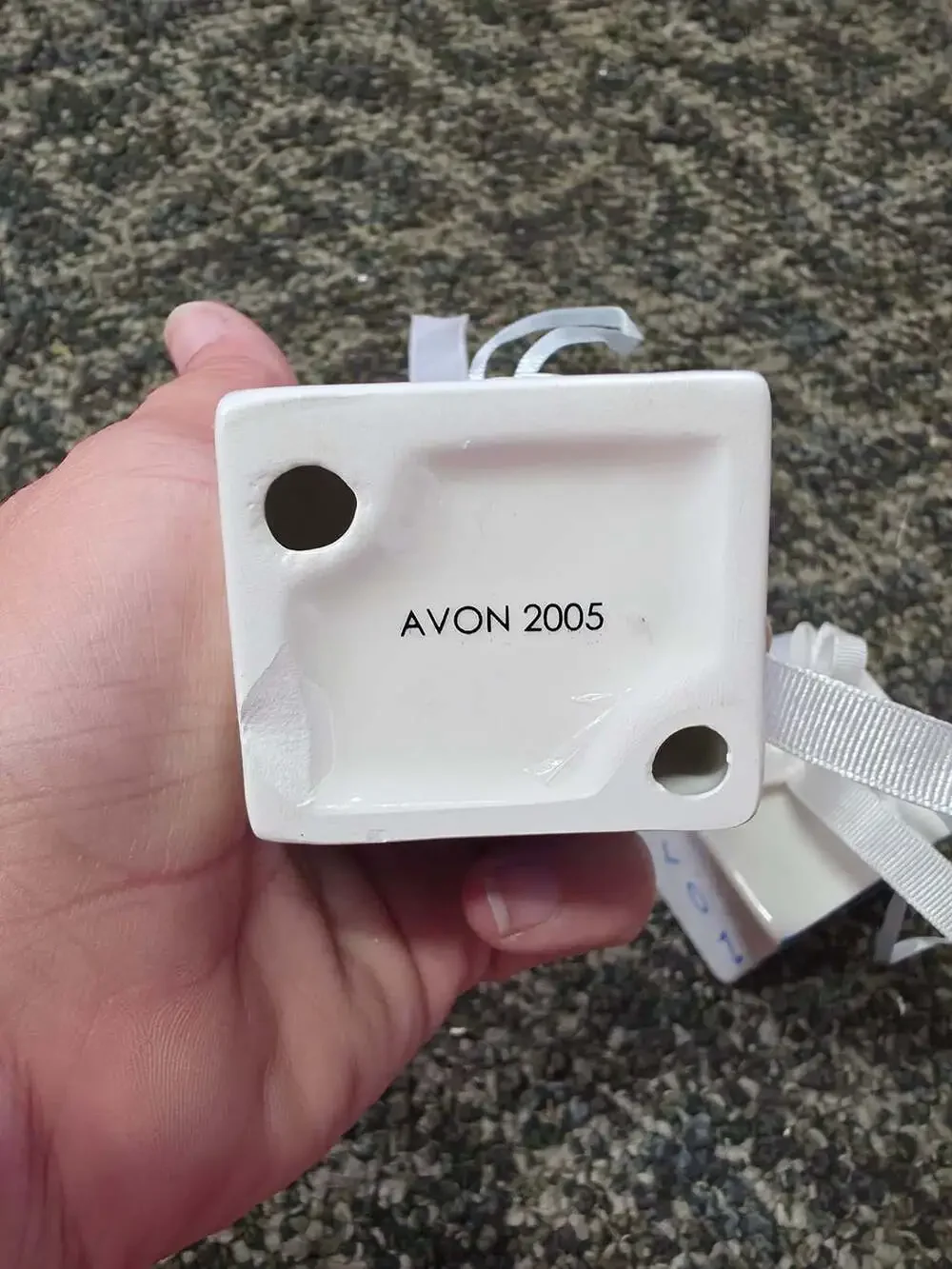 Avon 2005 Happy Holidays Ceramic Gift Box Ornament